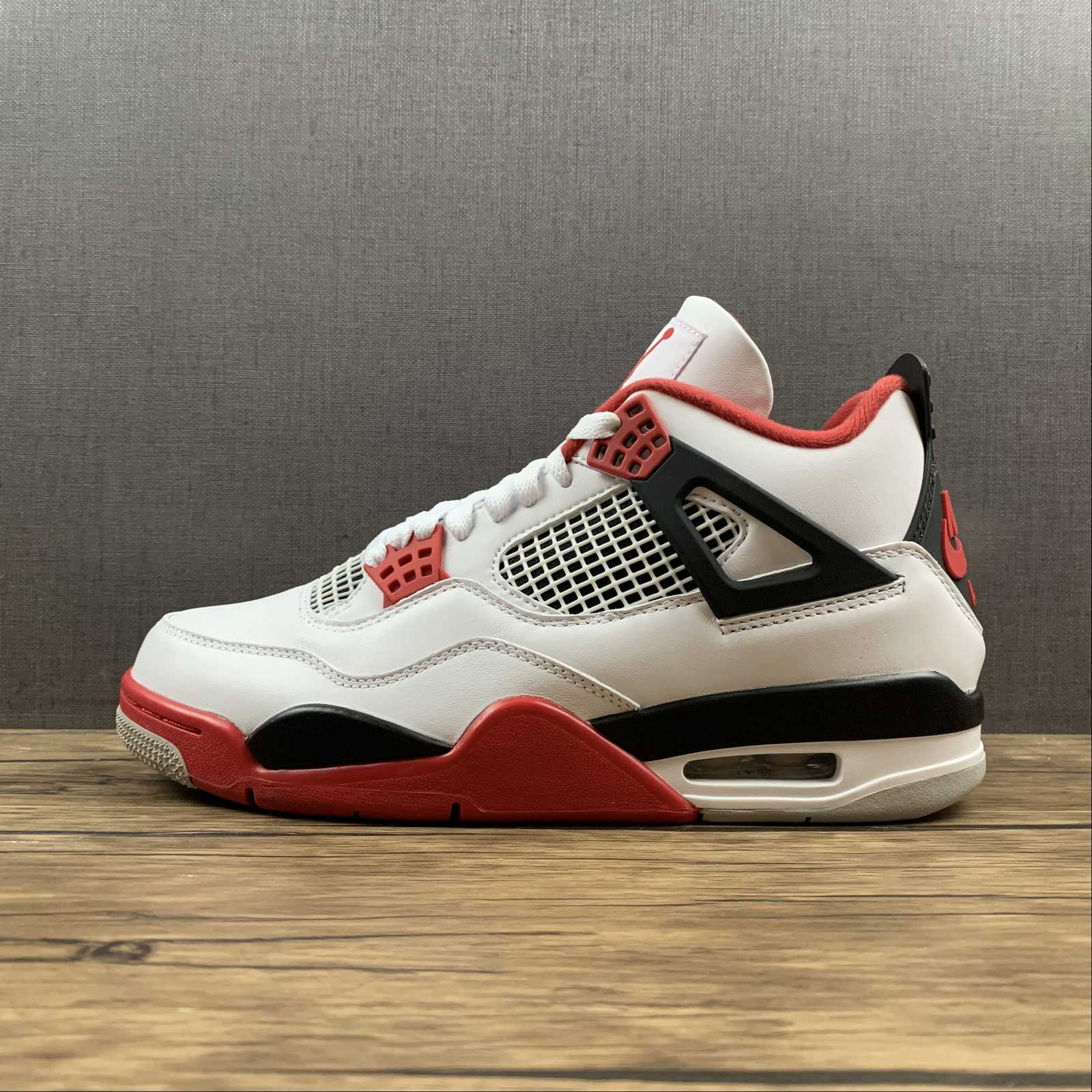 Nike Air Jordan 4 Retro Fire Red