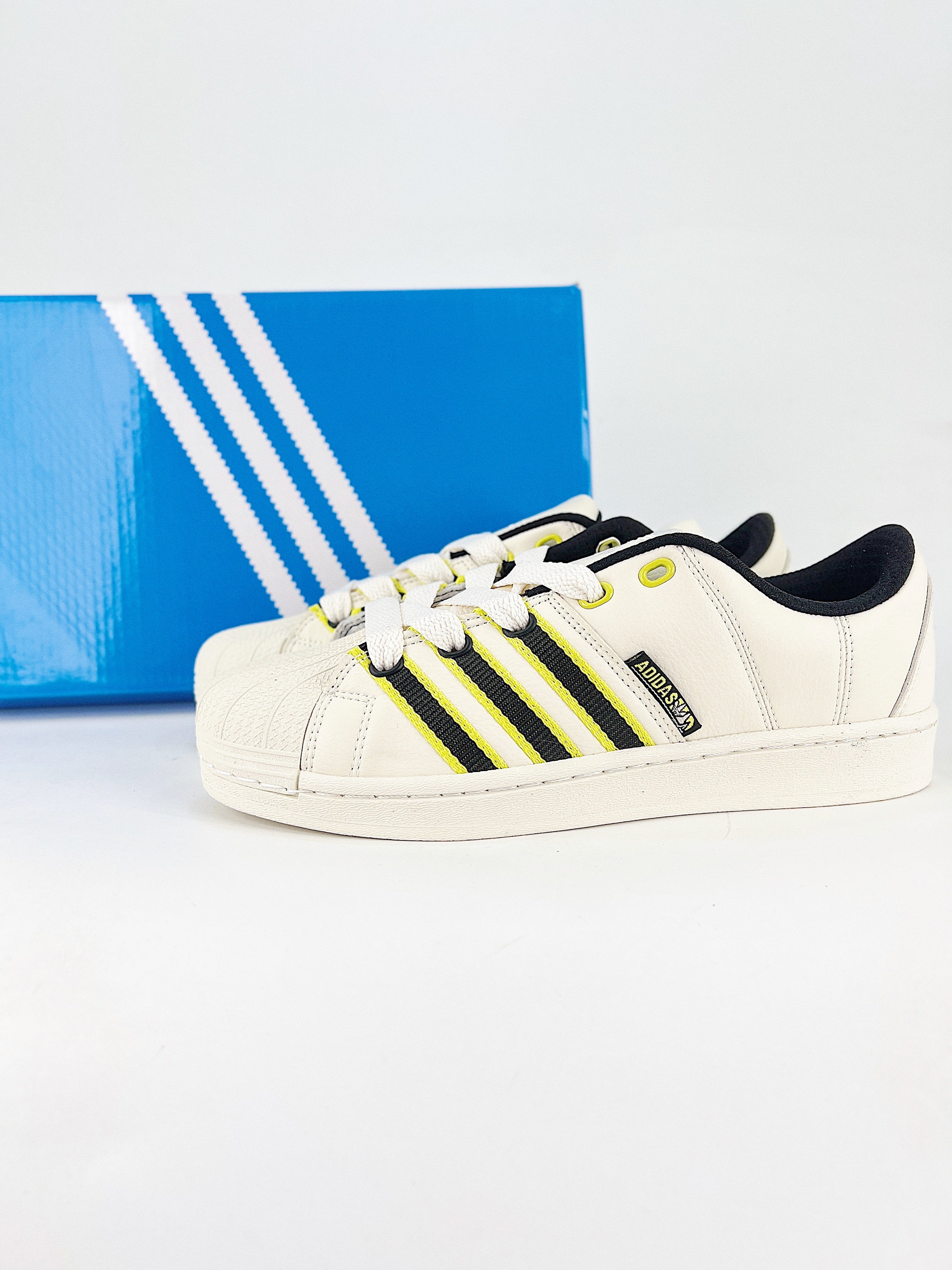 Adidas SST Supermodified Utah Jazz (destinata al mercato estero)