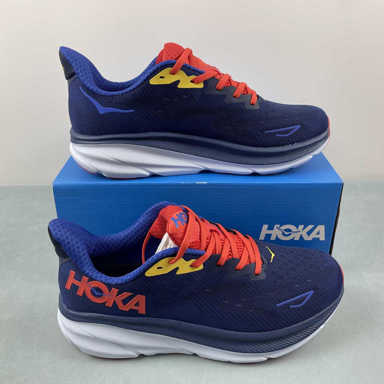 Hoka One Clifton 10 blu rosso logo