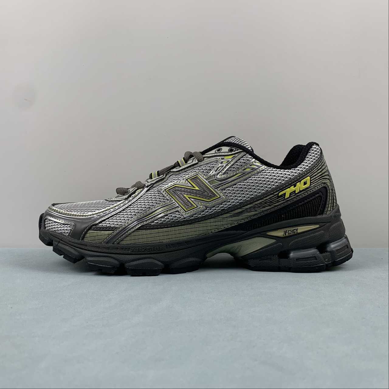 New Balance NB 740 Silver Yellow Black