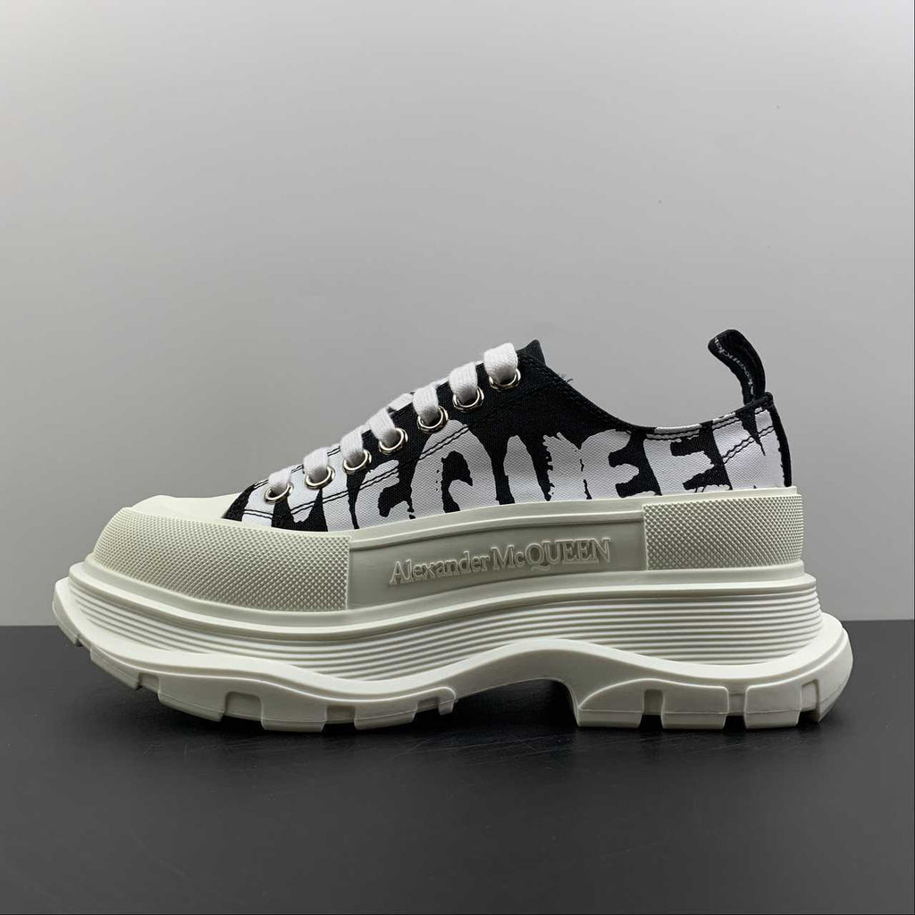 Alexander McQueen Tread Slick sneakers nera bianca