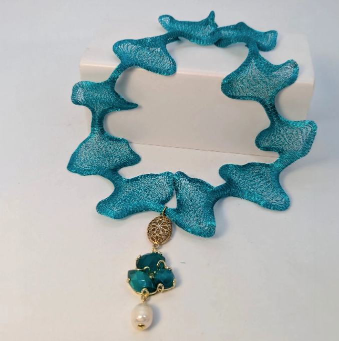 Collana Artigianale in Titanio con Quarzo Occhio di Gatto e Perla Barocca