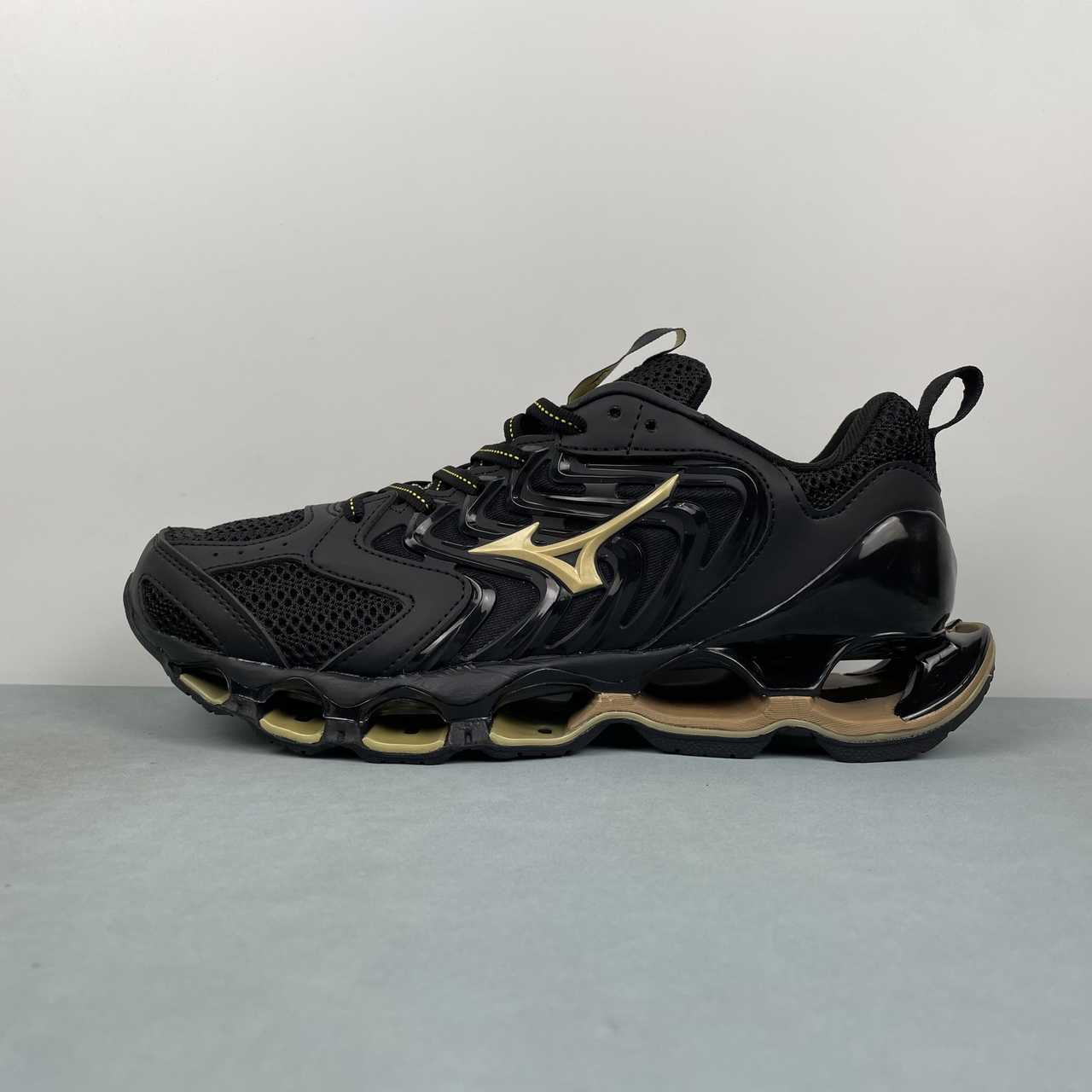 Mizuno Wave Prophecy sneakers nero gold