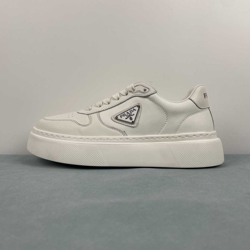 Prada sneakers in pelle con platform bianco