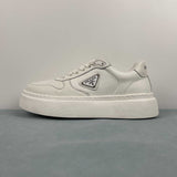 Prada sneakers in pelle con platform bianco