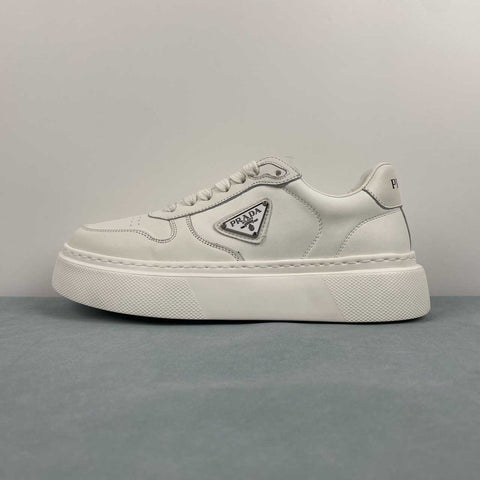 Prada sneakers in pelle con platform bianco