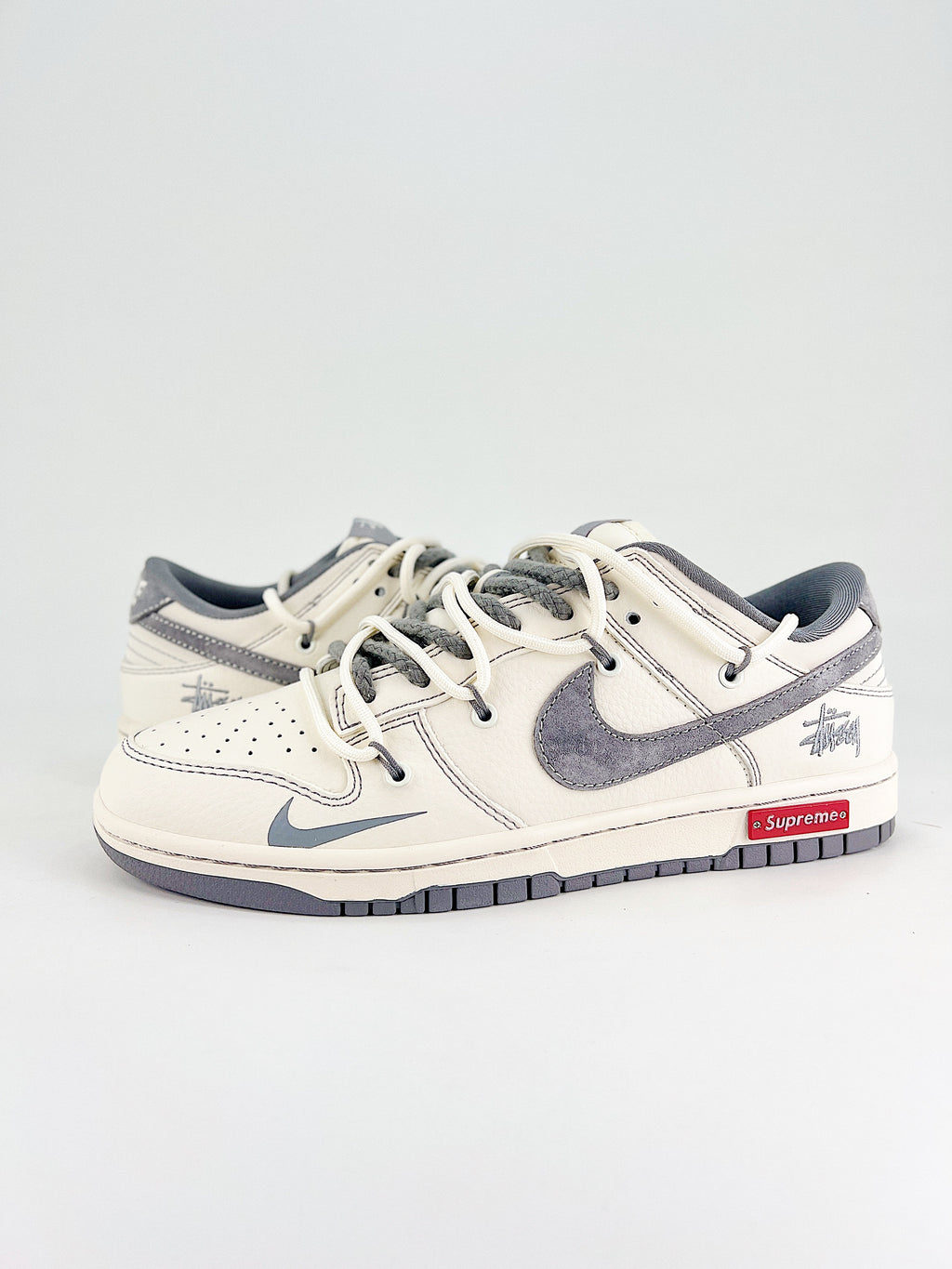 Nike New Dunk SB Supreme bianco grigio