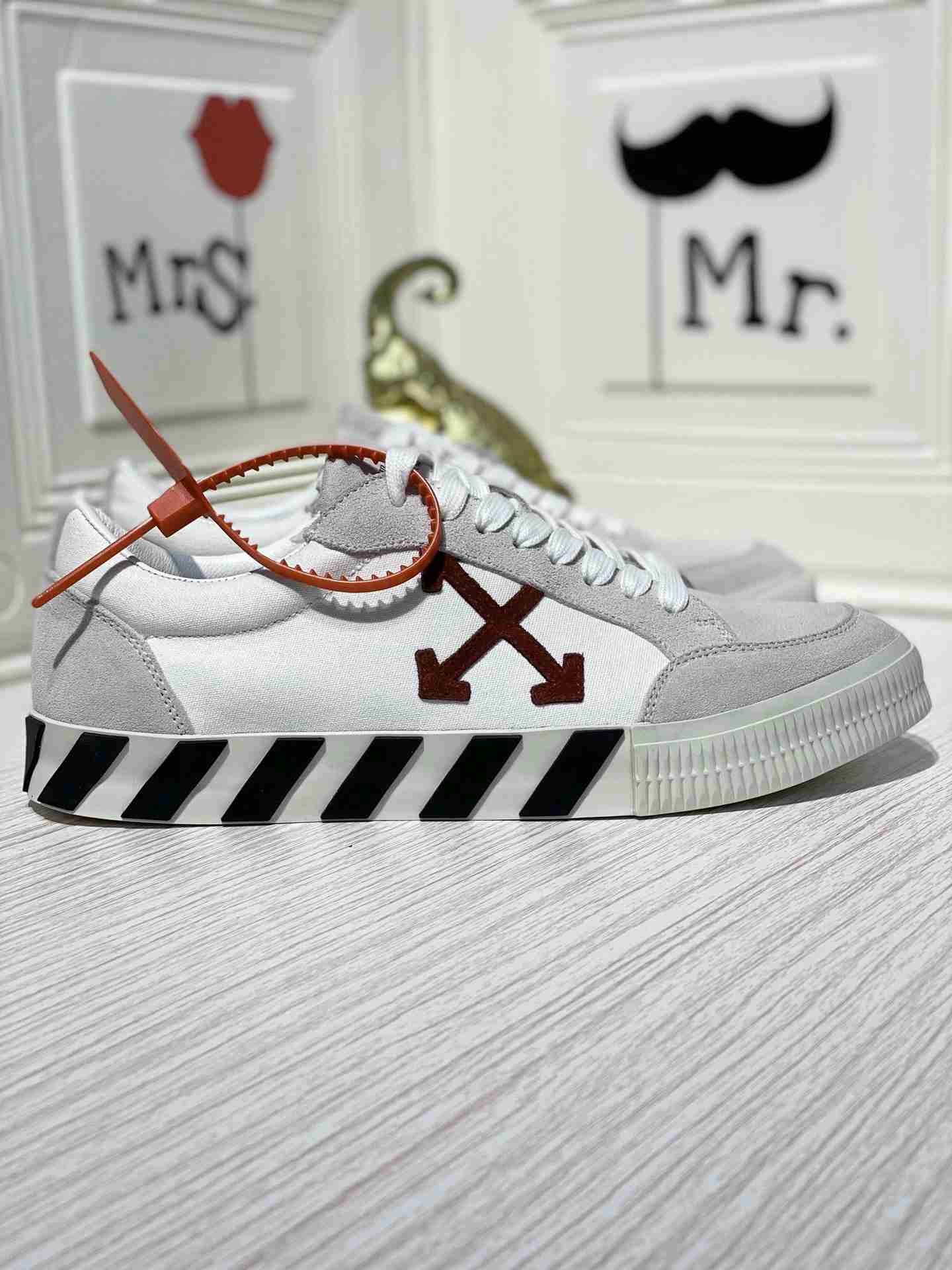 Off-White c/o Virgil Abloh inserti scamosciati