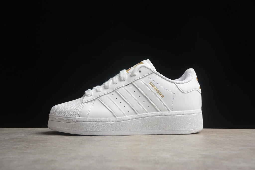 Adidas Originals Superstar XLG (non destinata al mercato italiano)