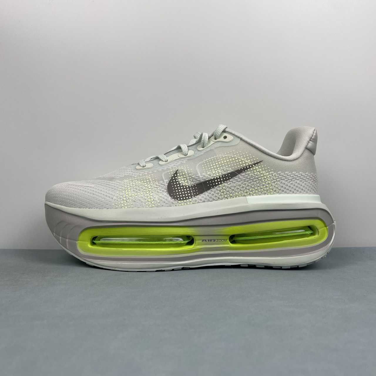 Nike Vomero Premium moon - VIBES MILANO