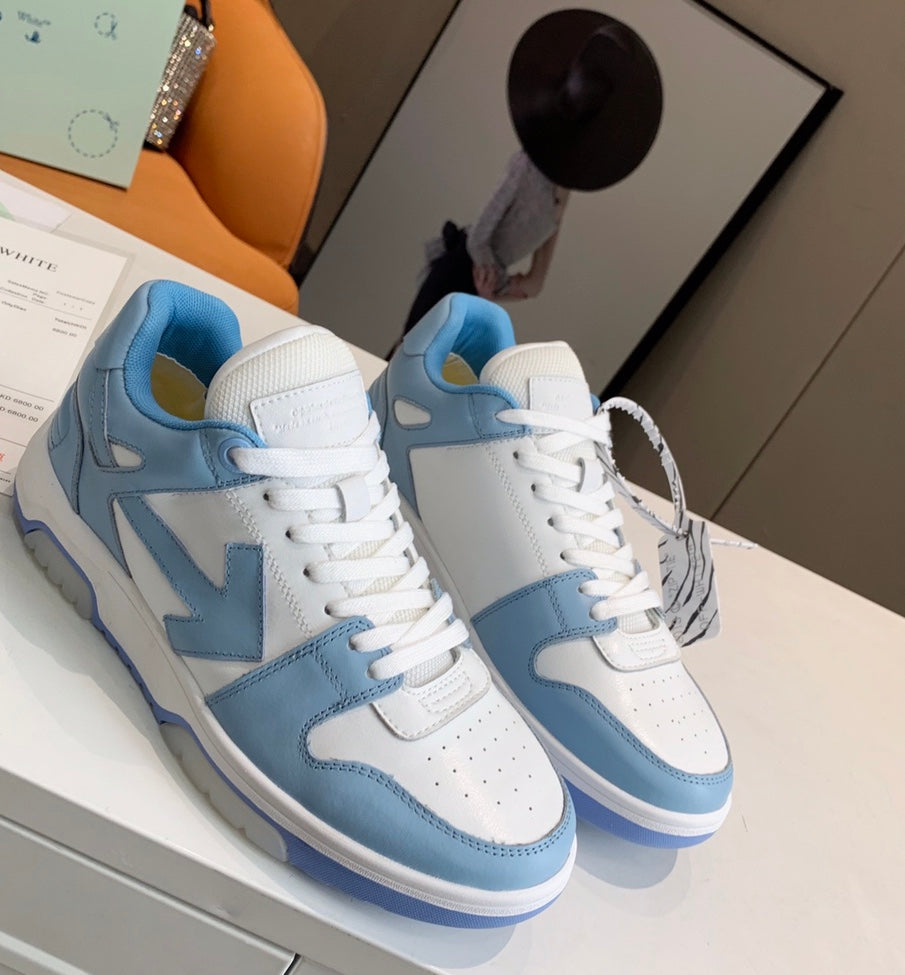 Off-White OOO Out Of Office sneakers in pelle colore celeste e bianco