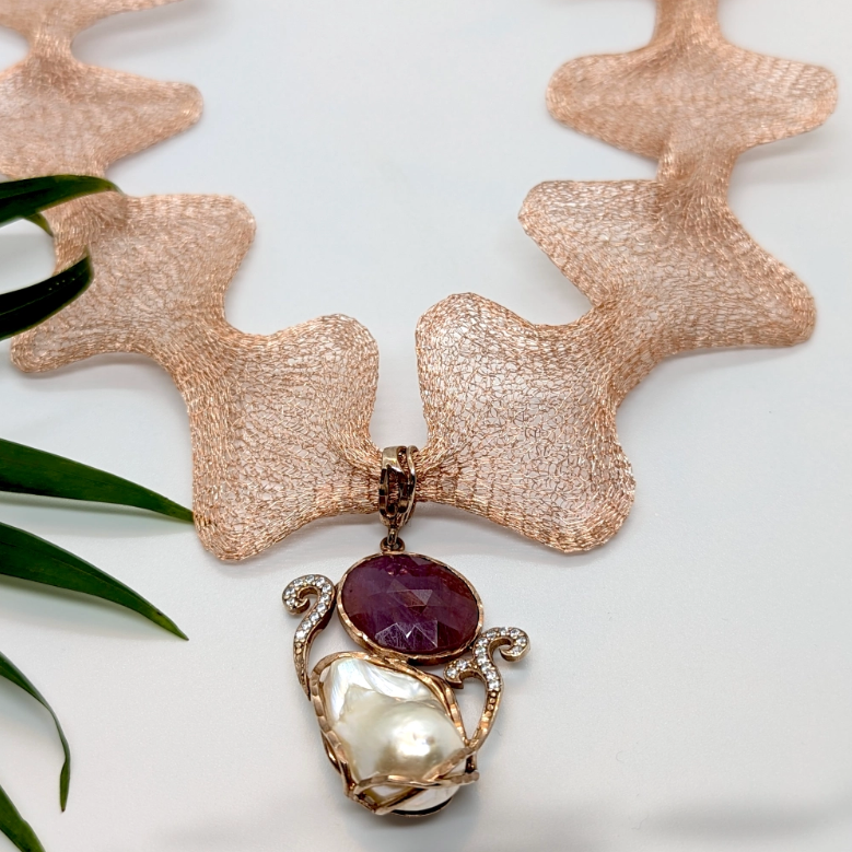 Collana ”ROMA” filigrana in titanio – pendente pietre preziose