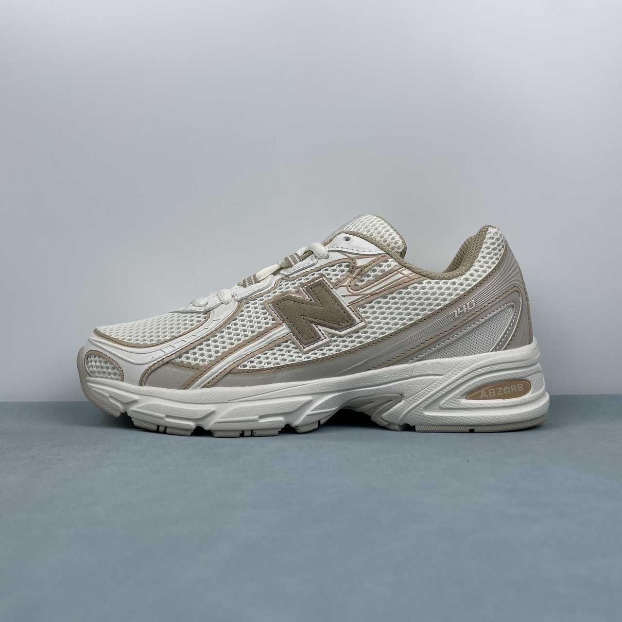 New Balance NB 740 Beige