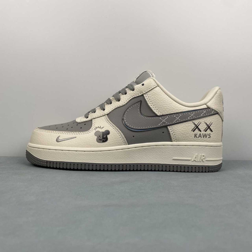 Nike Air Force 1 07 Low x Kaws 01