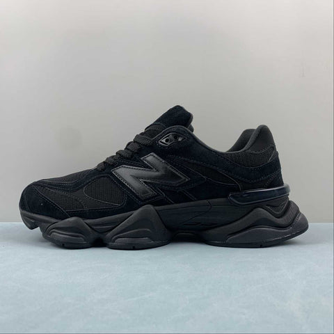 New Balance NB 9060 Triple Black scamosciato