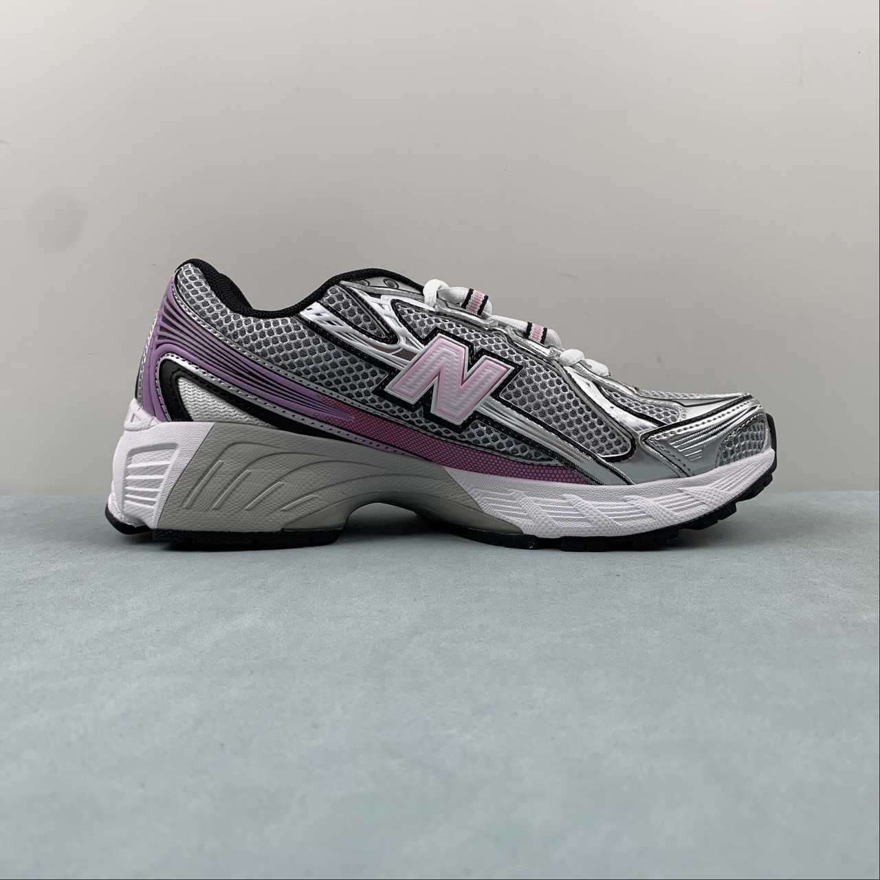 New Balance NB 740 Silverpink