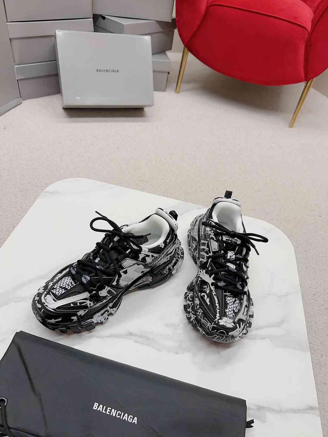 Balenciaga Sneakers Track 3.0 Graffiti