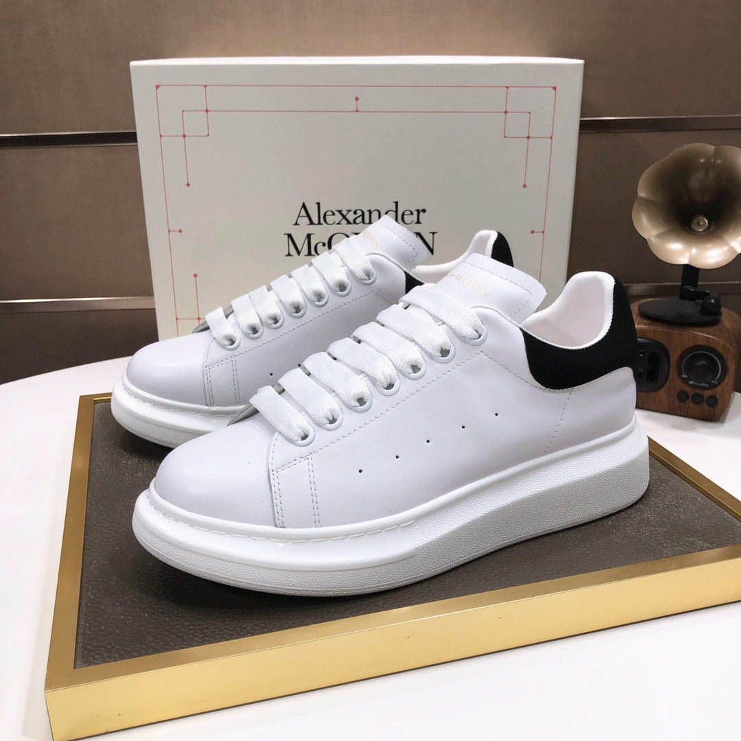 Alexander McQueen sneakers suola oversize bianco nero