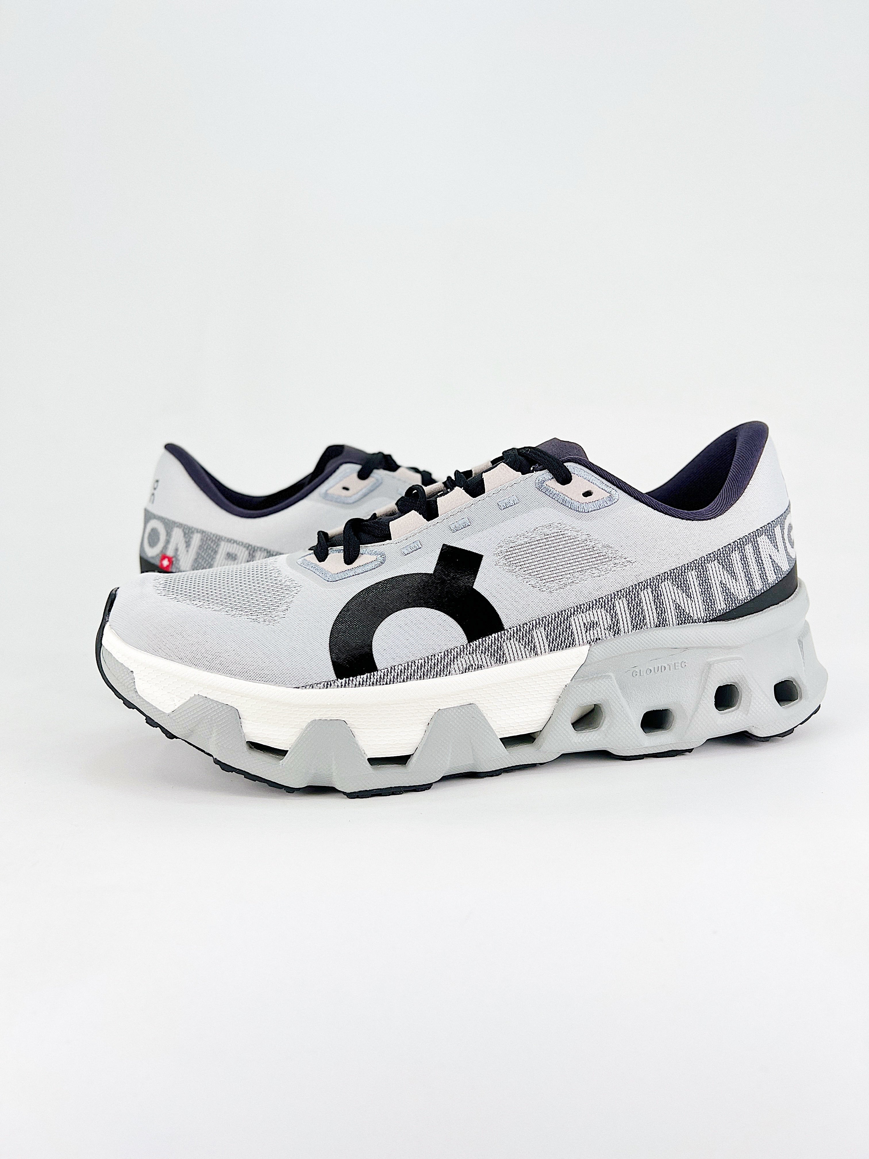 On Cloud Running Cloudmonster Hyper Glacier Ivory