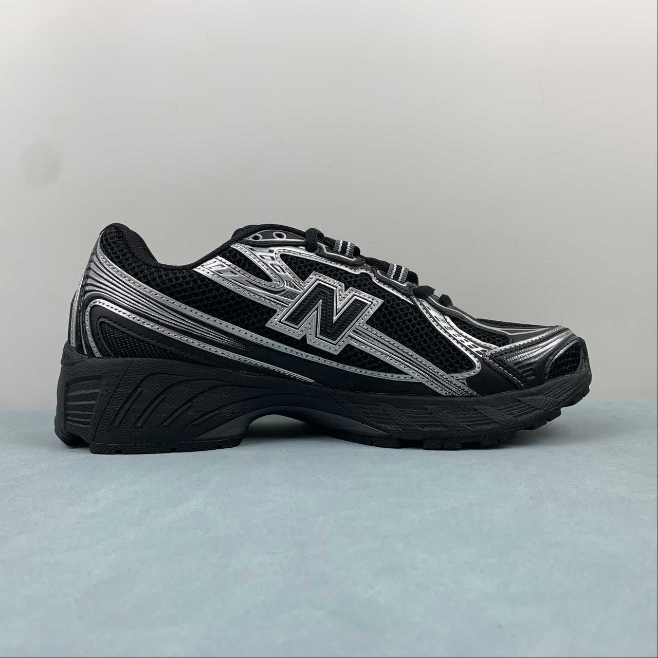 New Balance NB 740 Black Silver