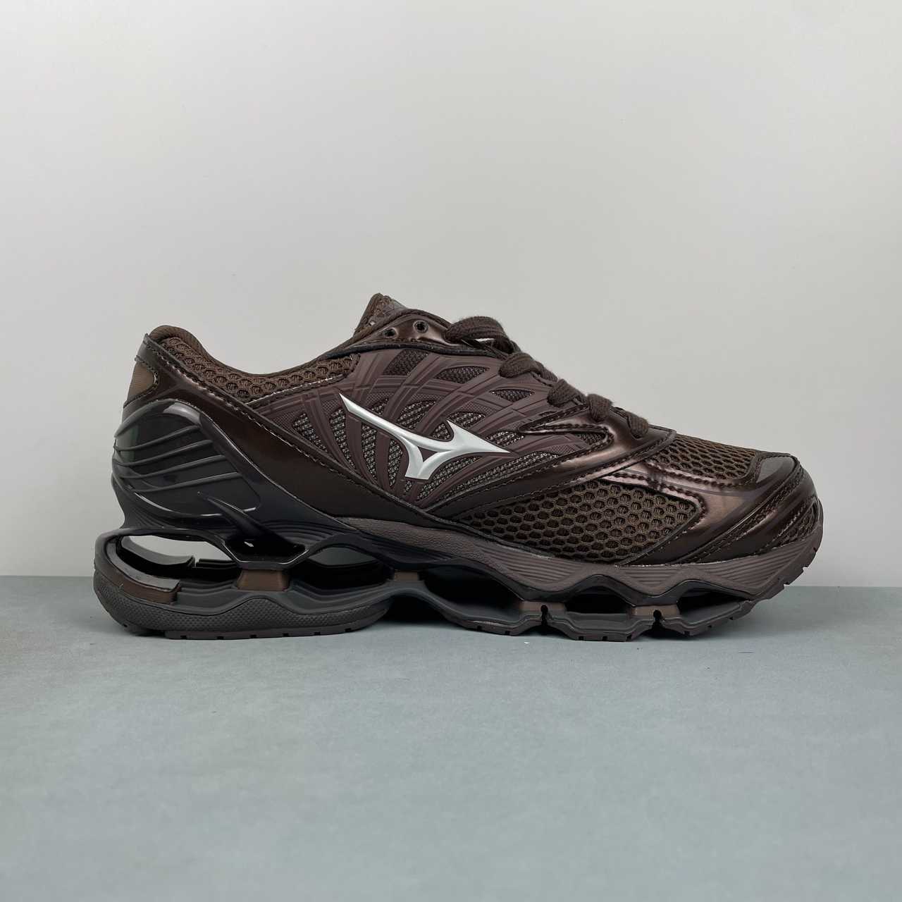 Mizuno Wave Prophecy sneakers brown