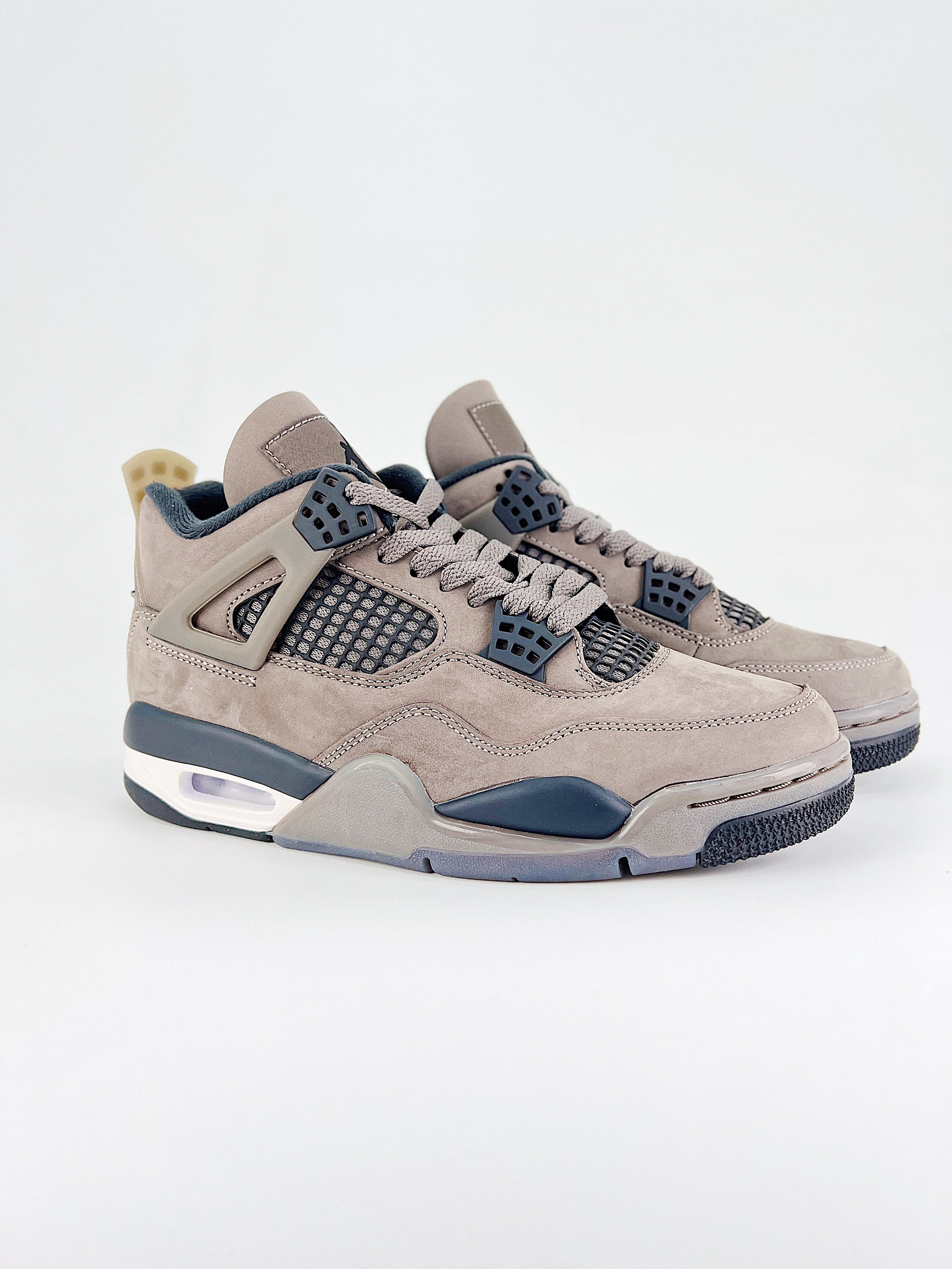 Nike Air Jordan 4 Retro Cave Stone (non presente in Italia)