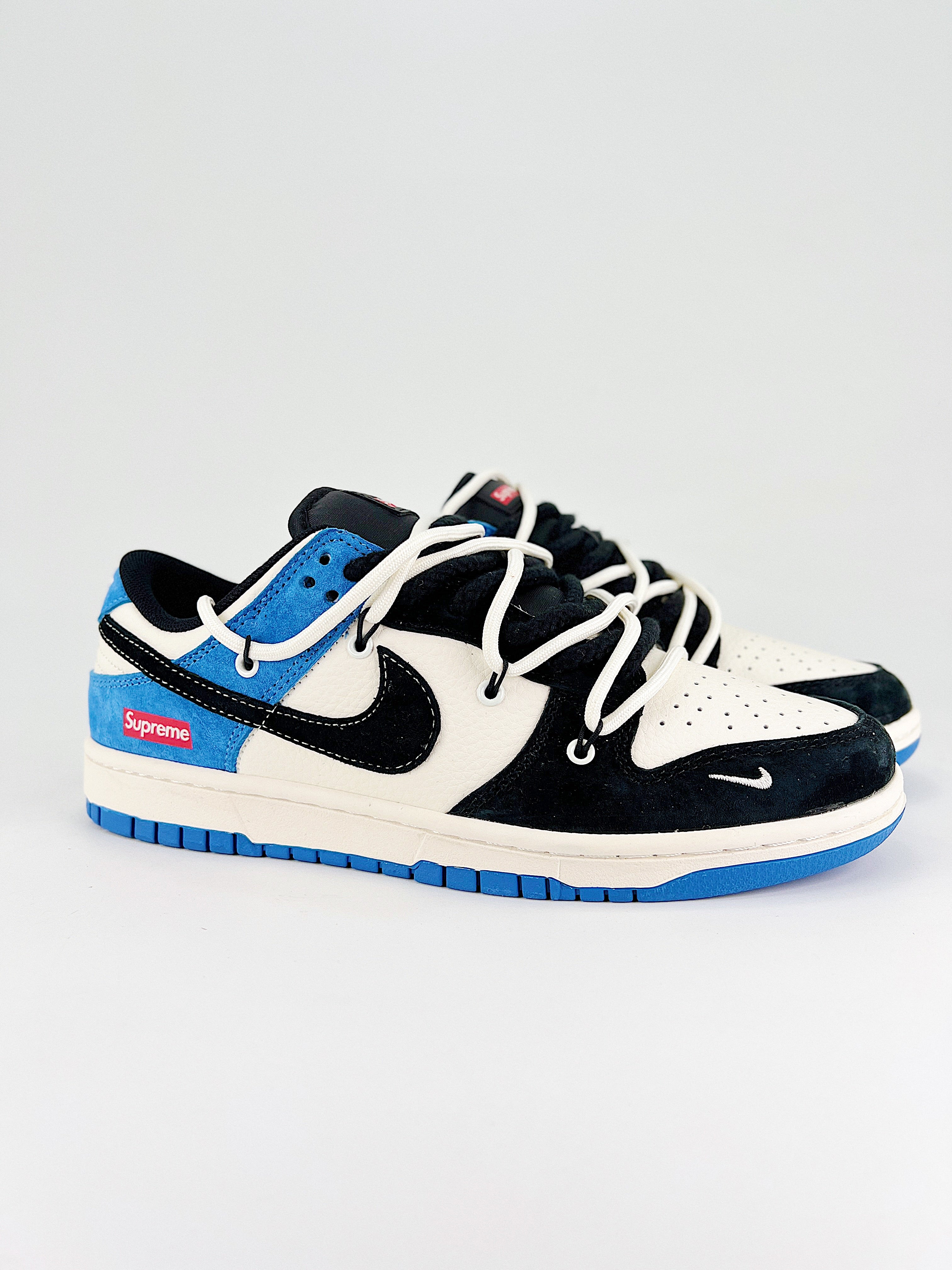 Nike New Dunk SB Supreme blu bianco