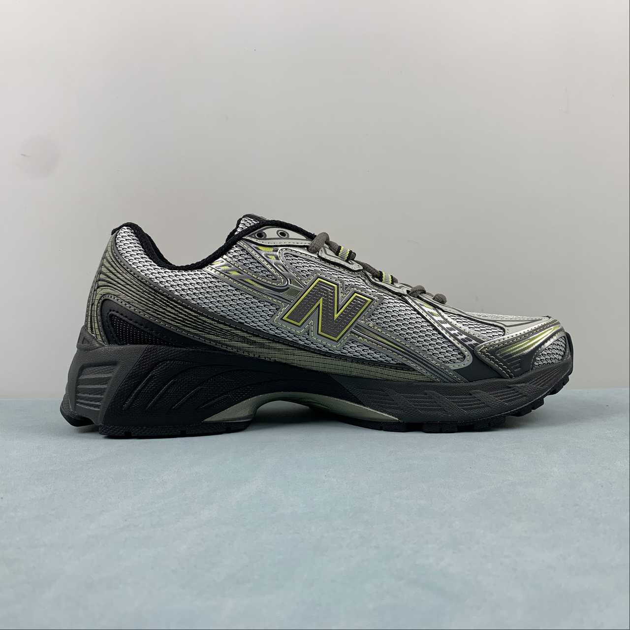 New Balance NB 740 Silver Yellow Black