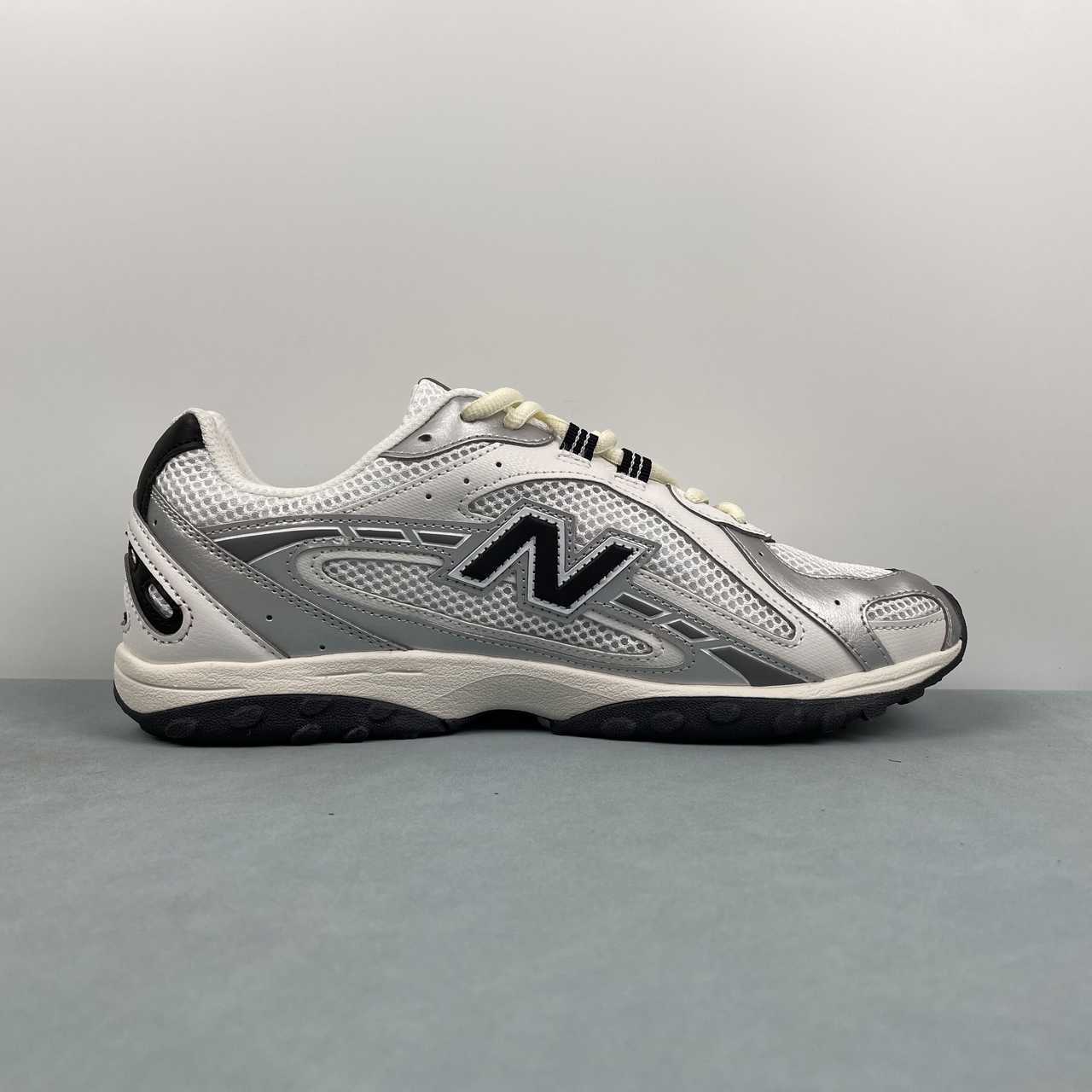 New Balance 204 L Silver Metallic