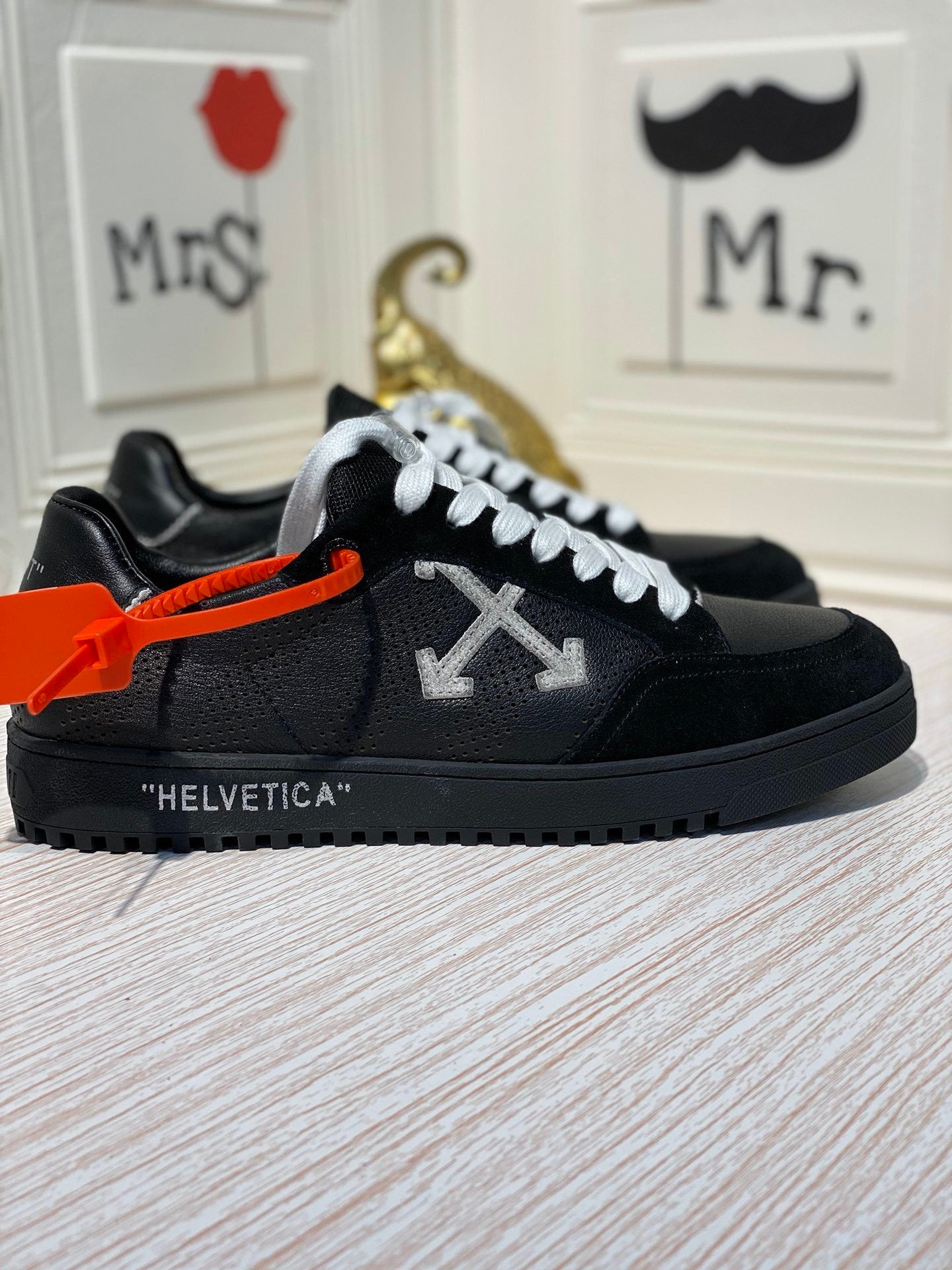 Off-White c/o Virgil Abloh Black Helvetica