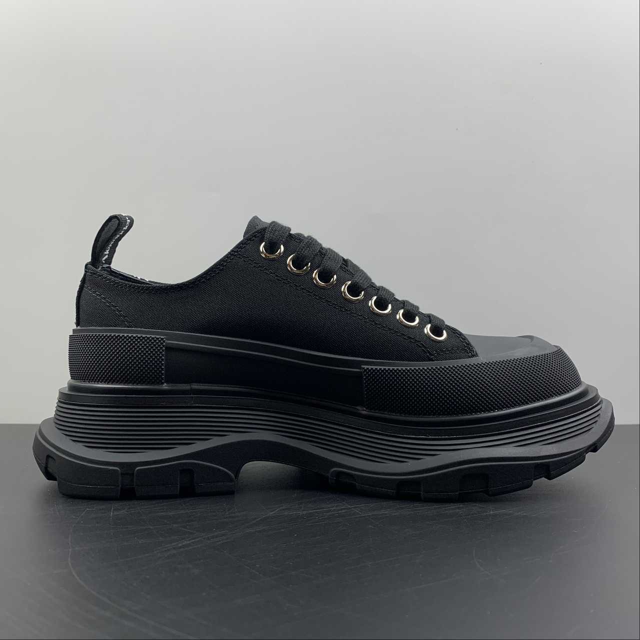 Alexander McQueen Tread Slick sneakers nera