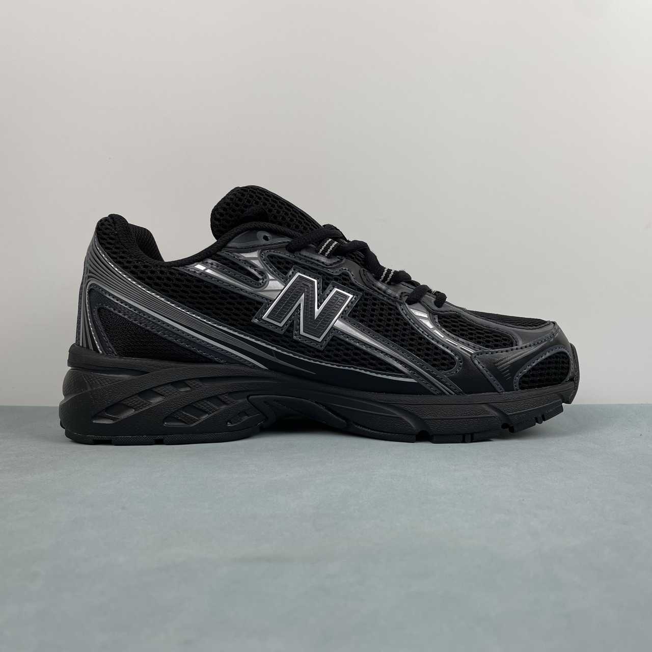 New Balance NB 740 Black Silver Metallic