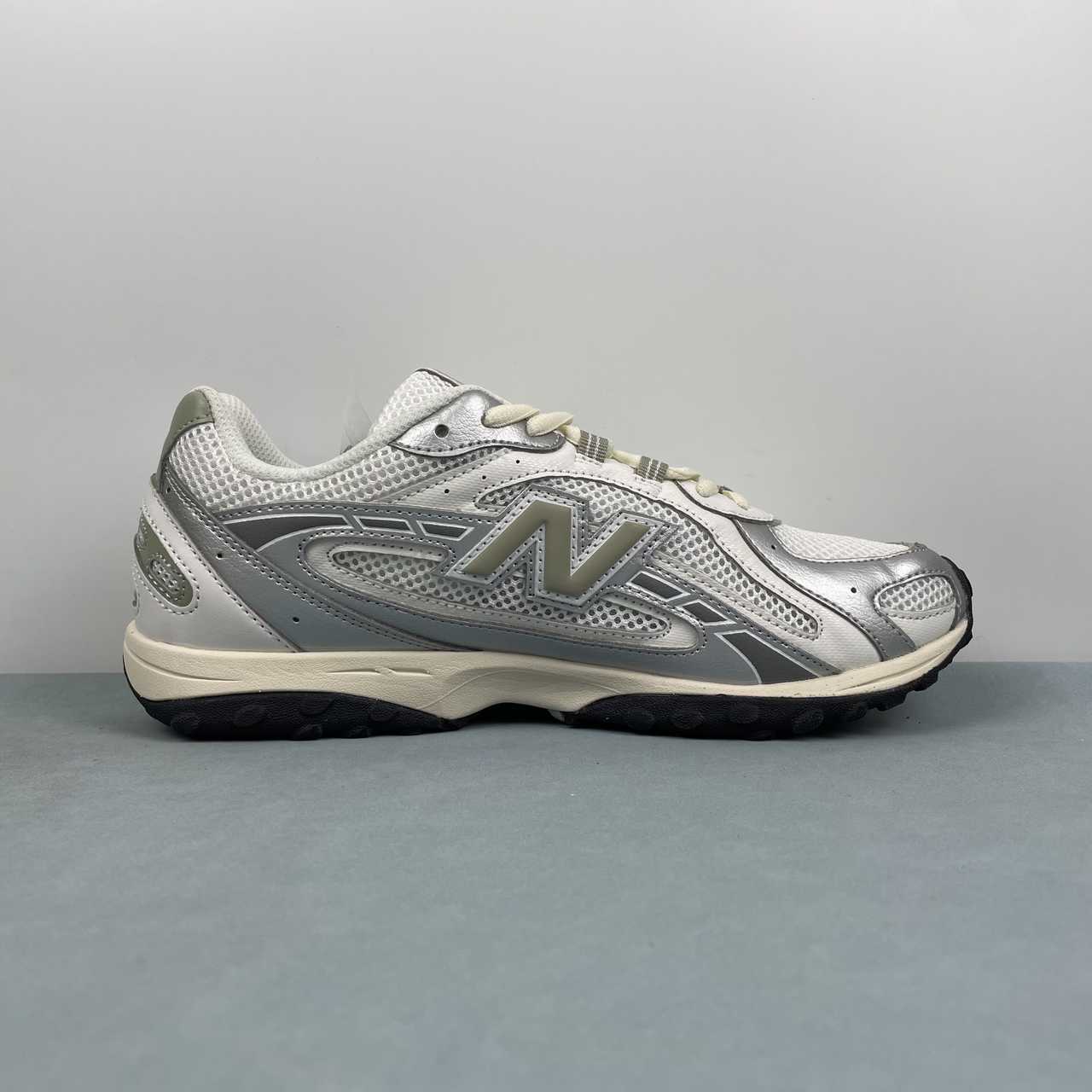 New Balance 204 L Silver Metallic Sage Green