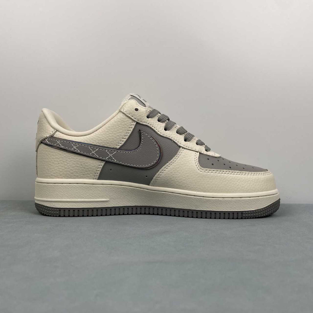 Nike Air Force 1 07 Low x Kaws 01