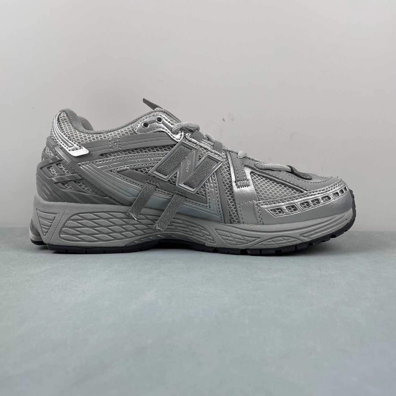 New Balance NB M1906R Concrete Silver Metallic