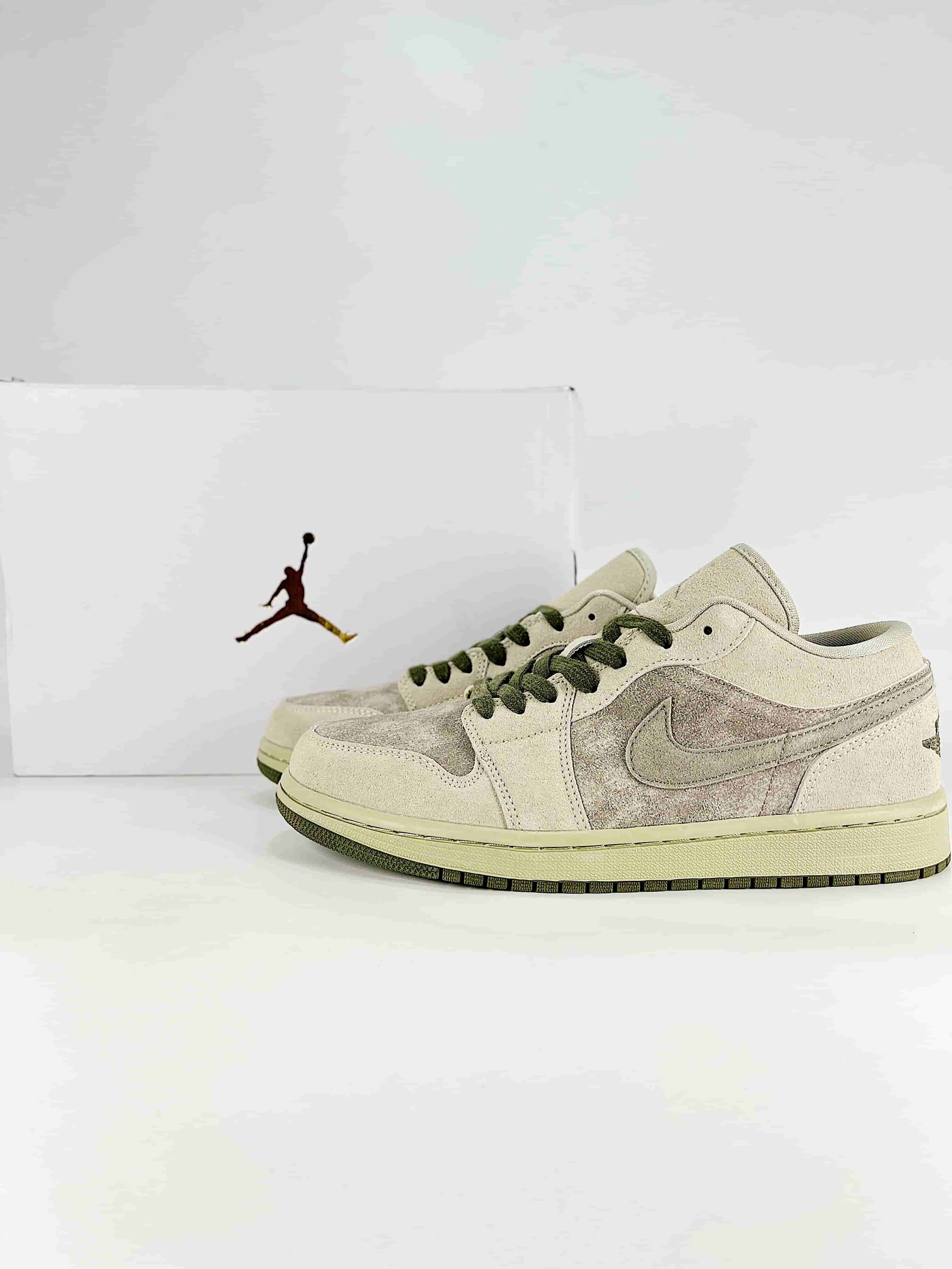 Air Jordan 1 low Spruce Fog Jade Stone
