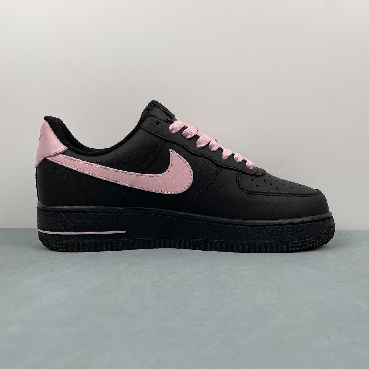 Nike Air Force 1 07 Low Custom Triple Black Pink