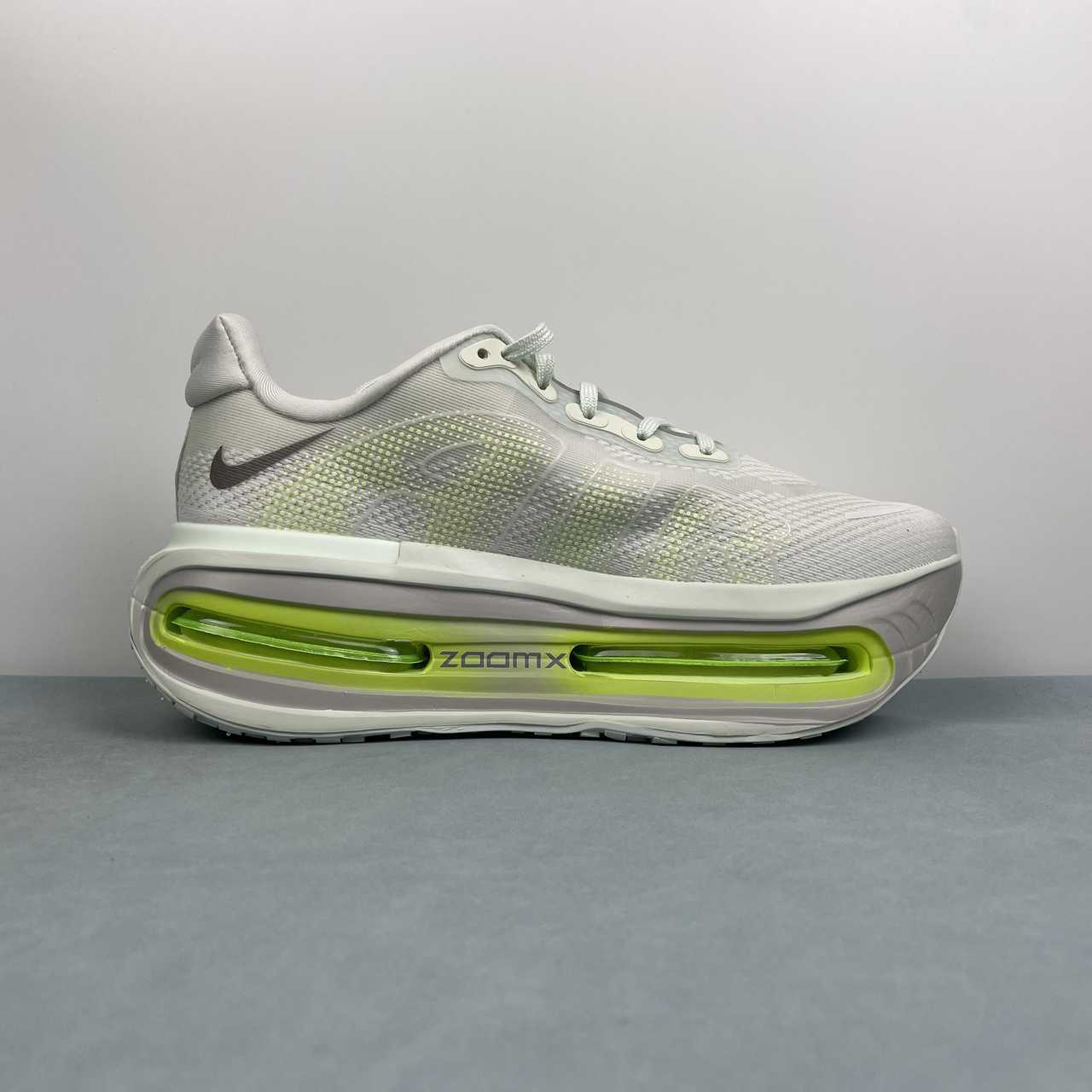Nike Vomero Premium moon - VIBES MILANO