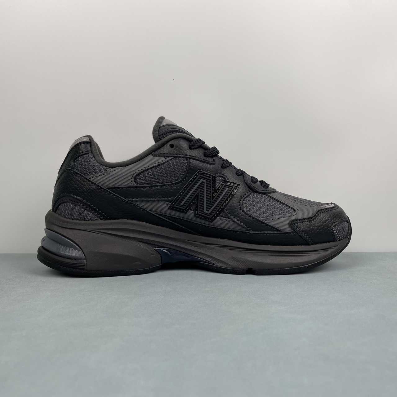 New Balance 2010 Black Dark Grey