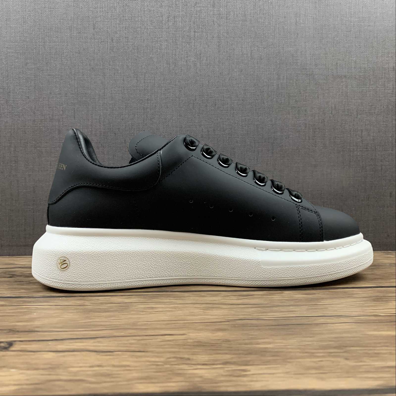 Alexander McQueen sneakers suola oversize Black