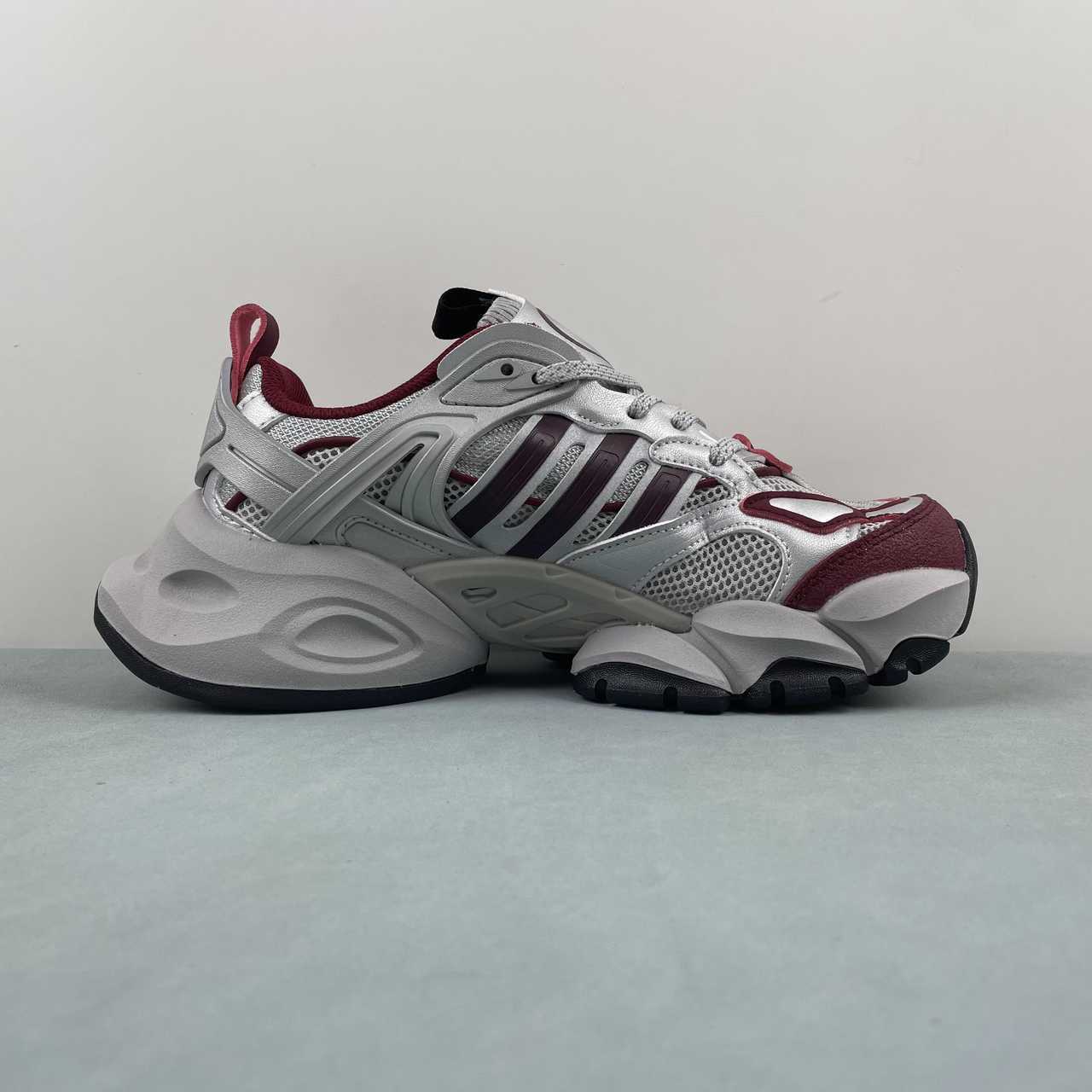 Adidas XLG Runner Deluxe sneakers silver red