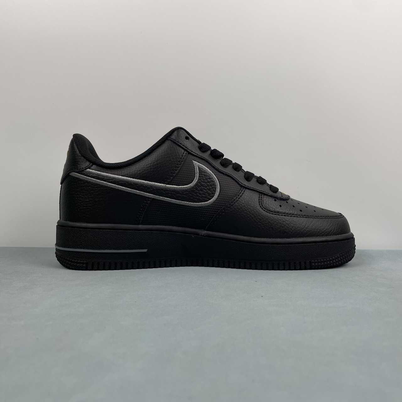 Nike Air Force 1 ’07 Low Black & Laser Orange