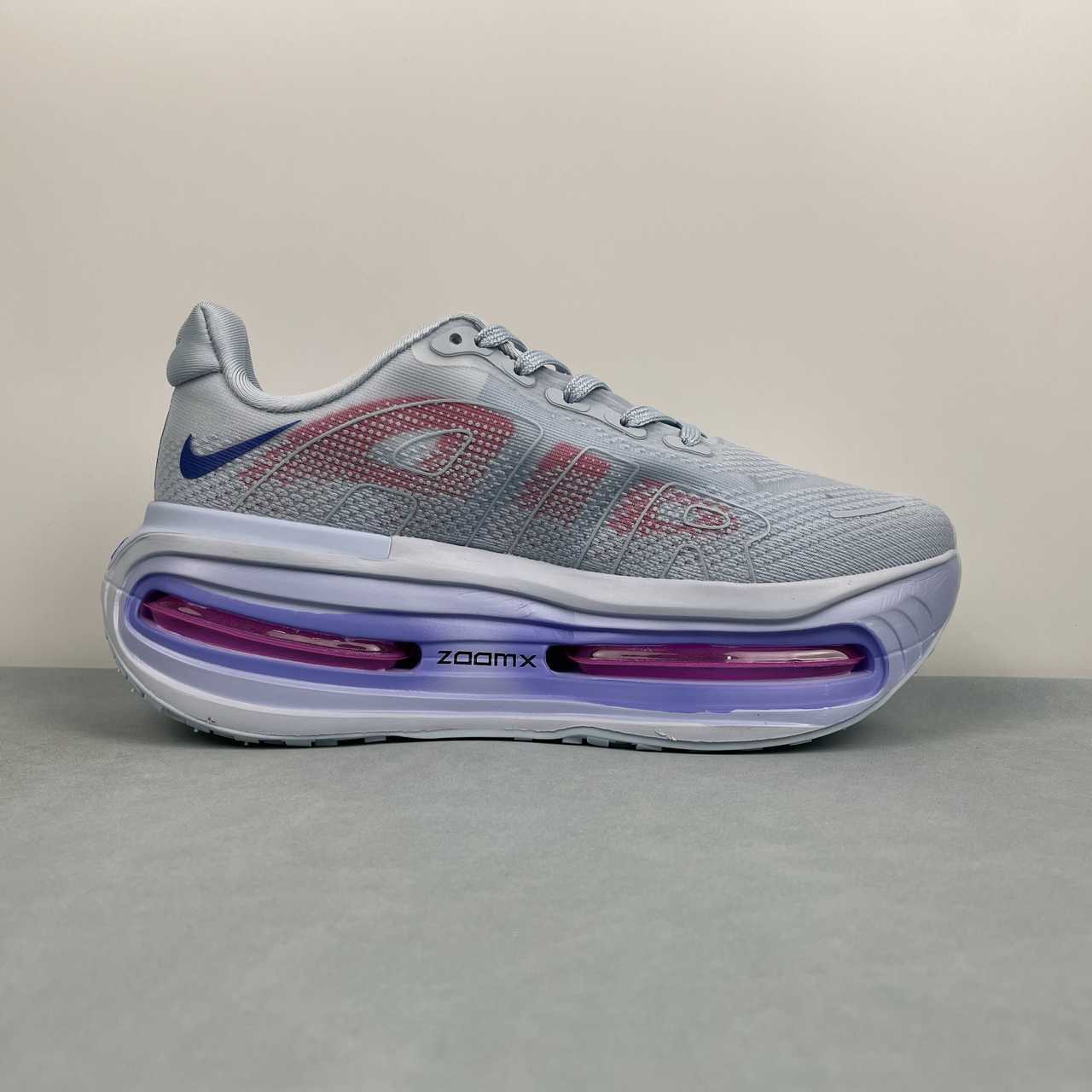 Nike Vomero Premium ice blue pink