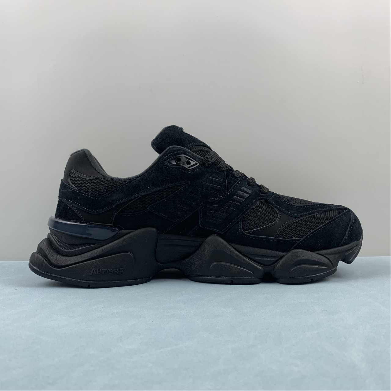 New Balance NB 9060 Triple Black scamosciato
