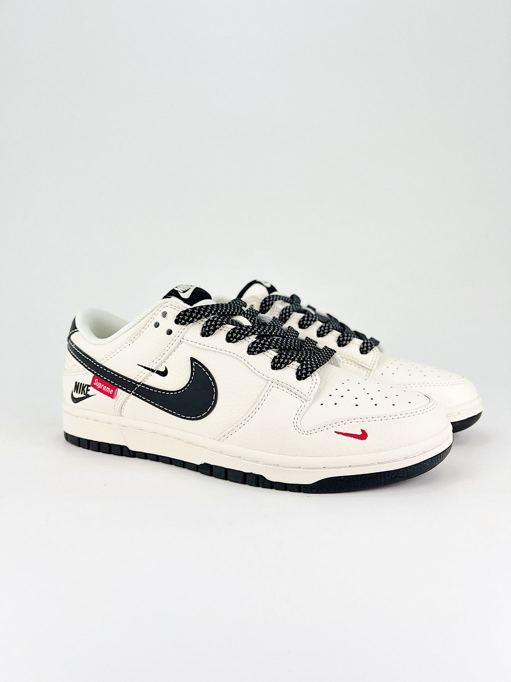 Nike New Dunk SB Supreme bianco