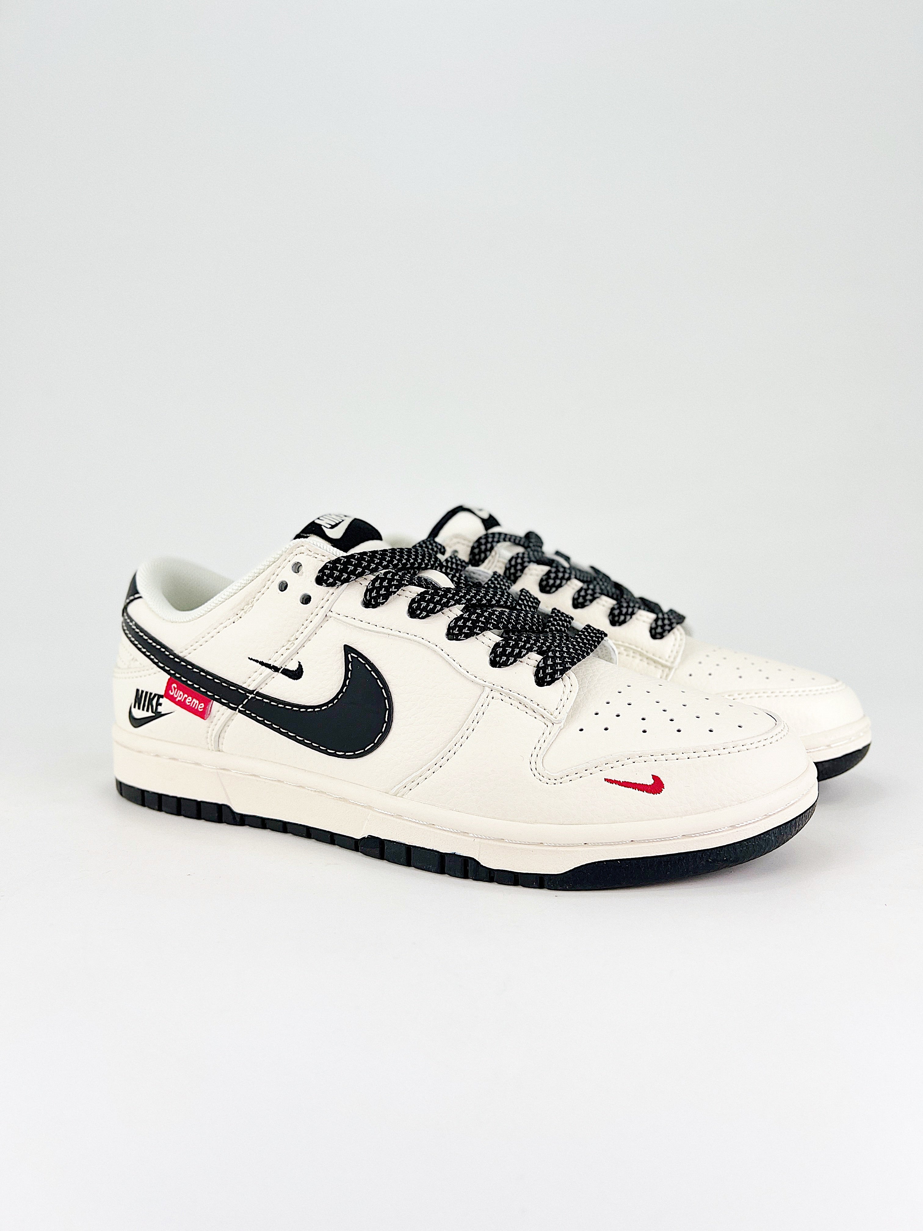 Nike New Dunk SB Supreme bianco