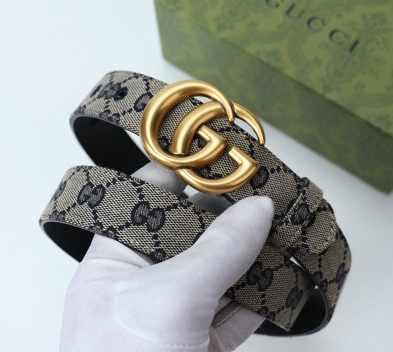 Cintura Gucci in vera pelle logata grigia larghezza 3 cm.