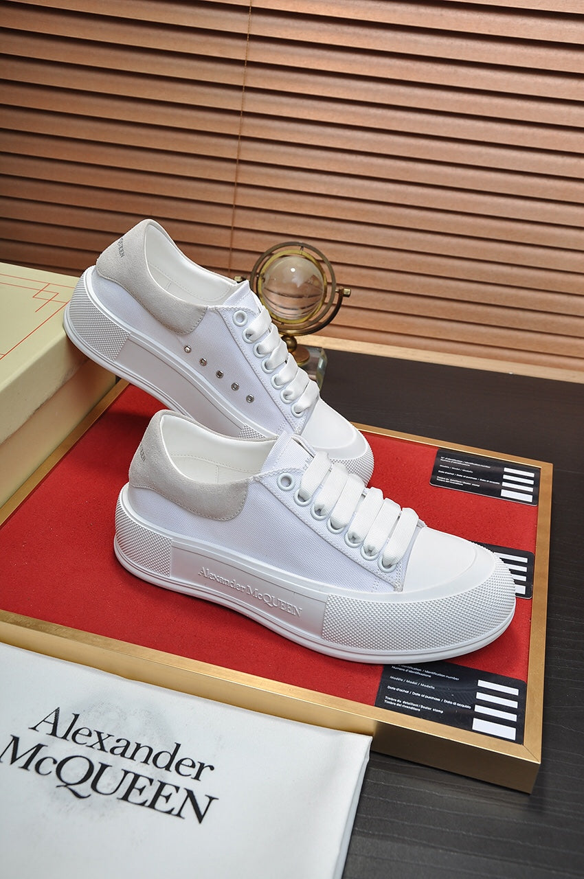 Alexander McQueen sneakers bianca in tela