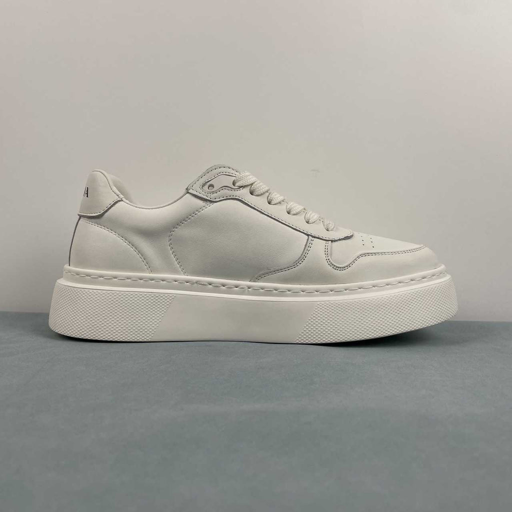 Prada sneakers in pelle con platform bianco