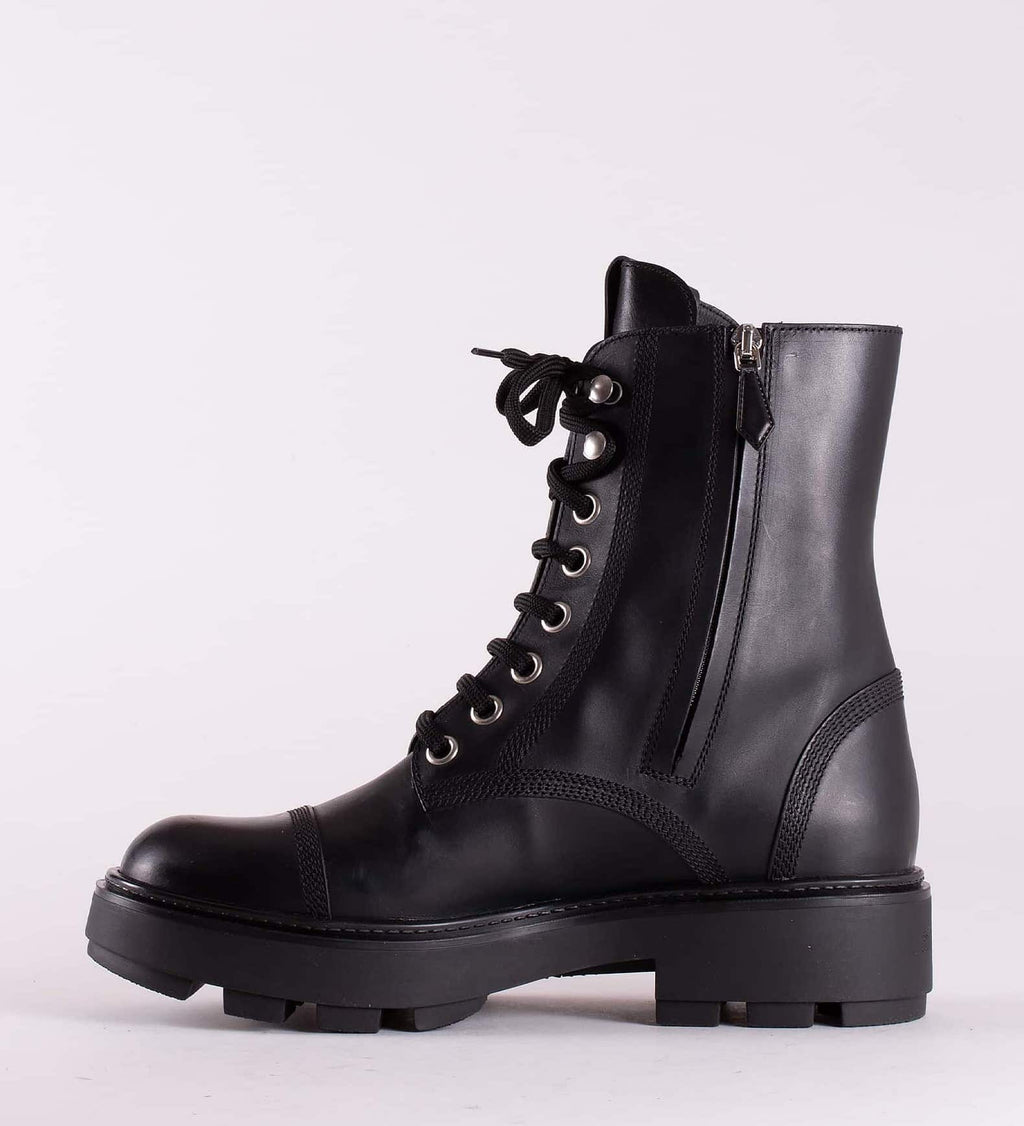 Miu Miu Combat Boots nero
